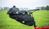 Borsa posteriore sottosella bikepacking  AGU VENTURE 20 litri nera